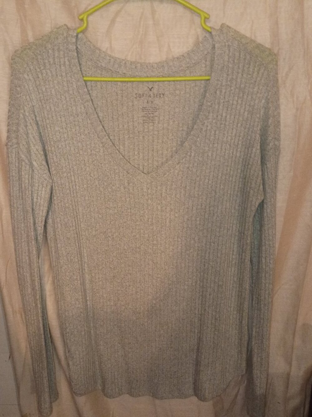 Women's Size Medium American Eagle Outfitters V-Neck Long Sleeve Top